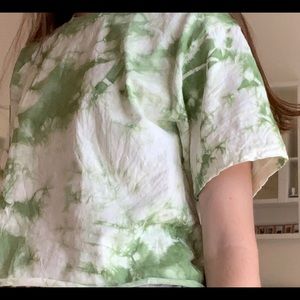 green tie dyed cropped t-shirt